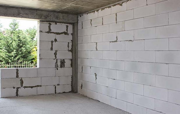 Сколько стоит заштукатурить стены под обои